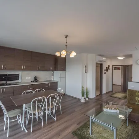 Bridgiet בית נופש צ'רסגטומאי